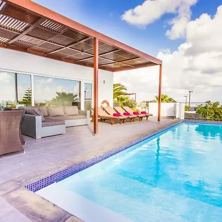 Playa Blanca Sleeps 6 Pool Air Con Wifi *