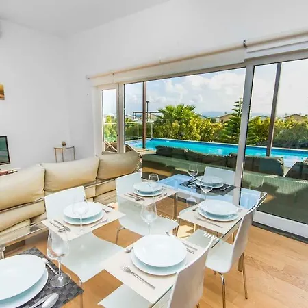 Playa Blanca Sleeps 6 Pool Air Con Wifi * Playa Blanca (Lanzarote)