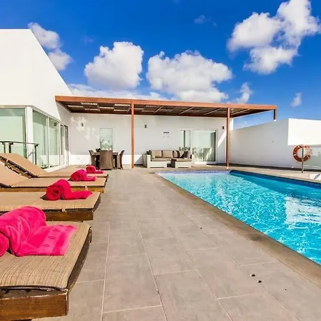 Playa Blanca Sleeps 6 Pool Air Con Wifi פלאיה בלנקה