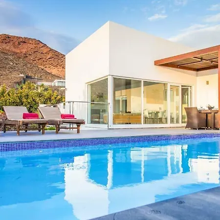 Playa Blanca Sleeps 6 Pool Air Con Wifi Villa